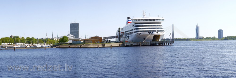 Prāmis Tallink Rīgas pasažieru ostā