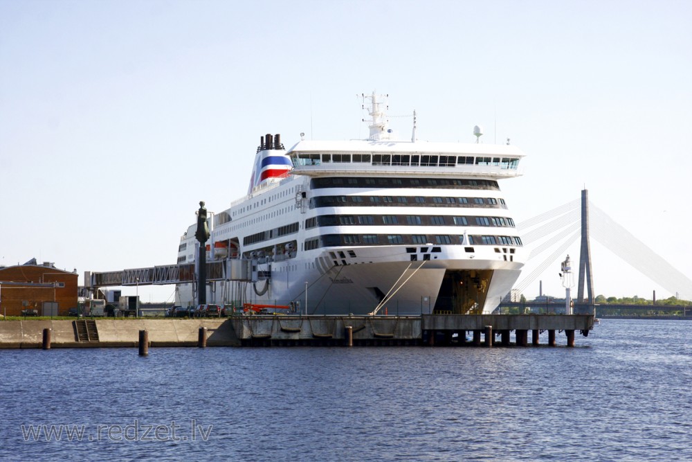 Prāmis Tallink Rīgas pasažieru ostā