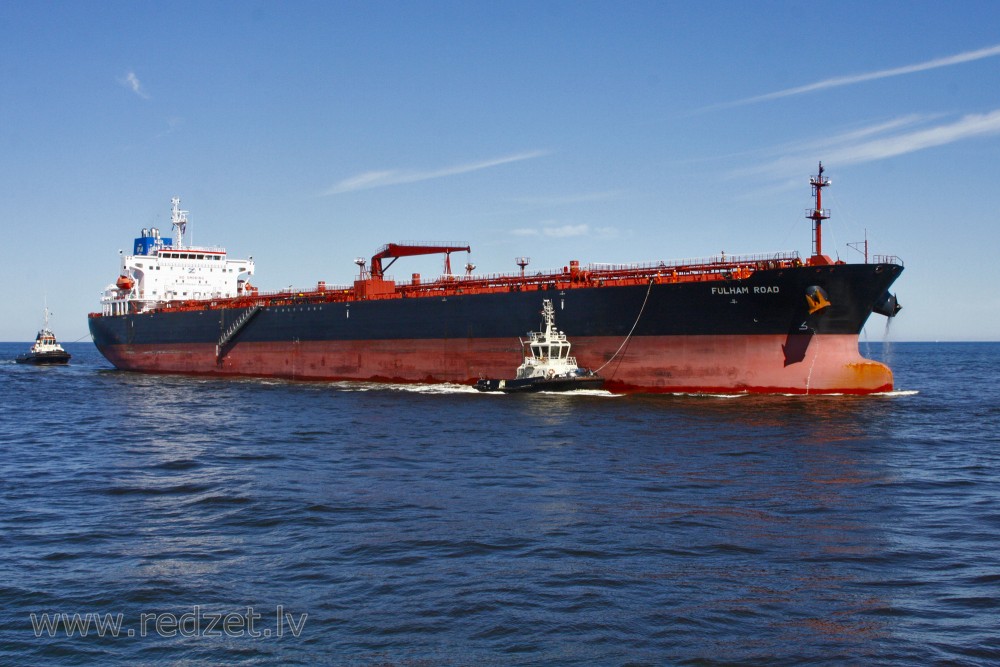 Kuģis "FULHAM ROAD" ienāk ostā