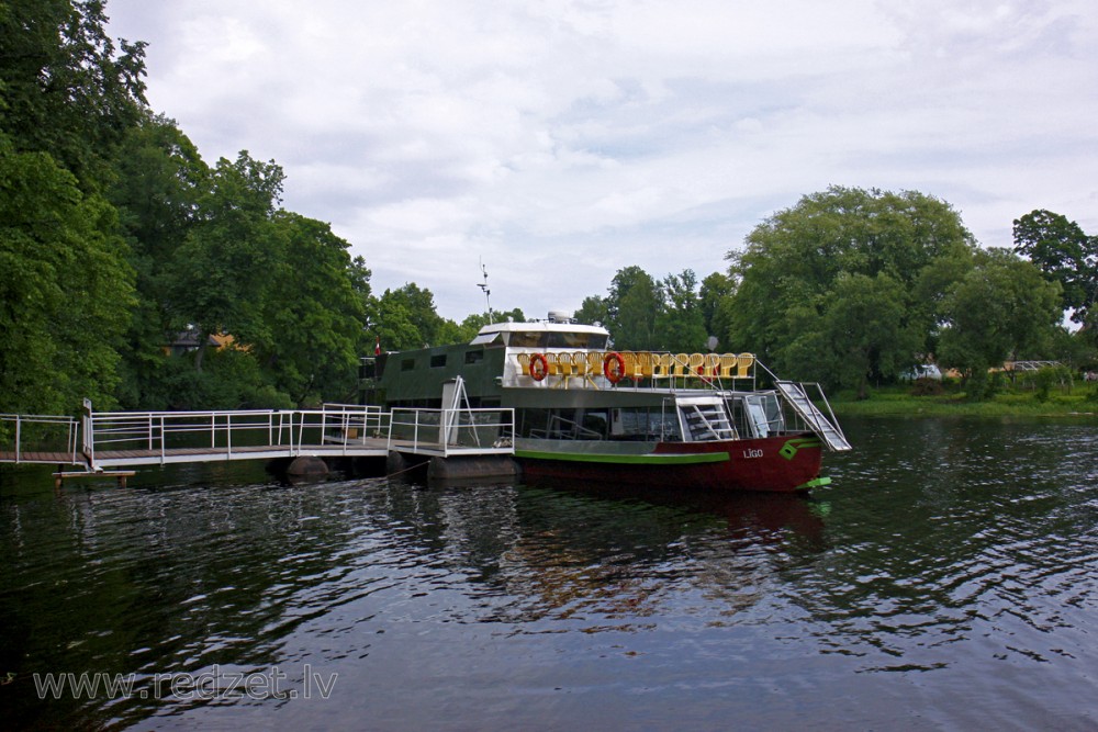 Kuģis „Līgo” Lielvārdē