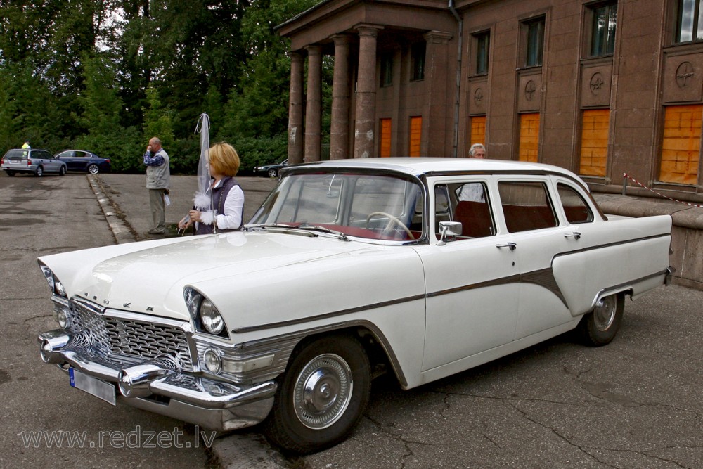 GAZ-13  "Čaika" 