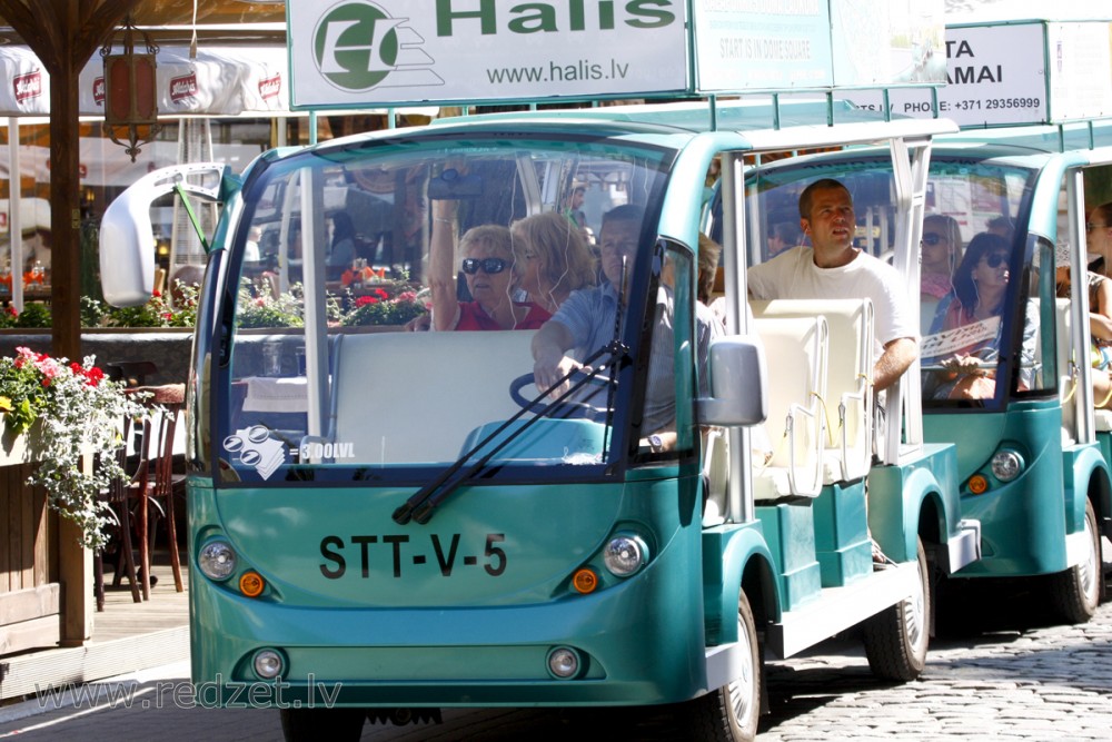 Tūristu vaļējais pilsētas autobuss