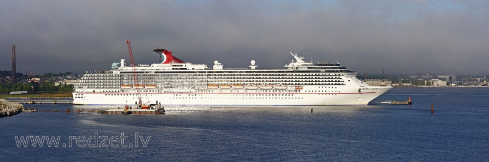 Kuģis Carnival Legend Tallinas ostā