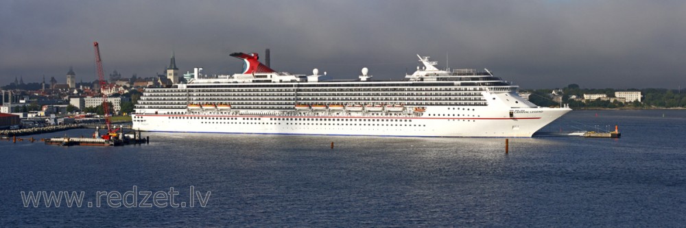 Kuģis Carnival Legend Tallinas ostā