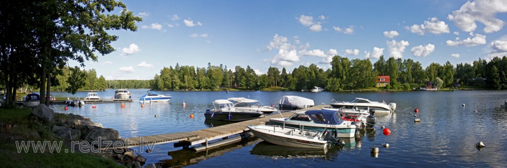 Motorlaivas Apianlahti ezerā (Somija)