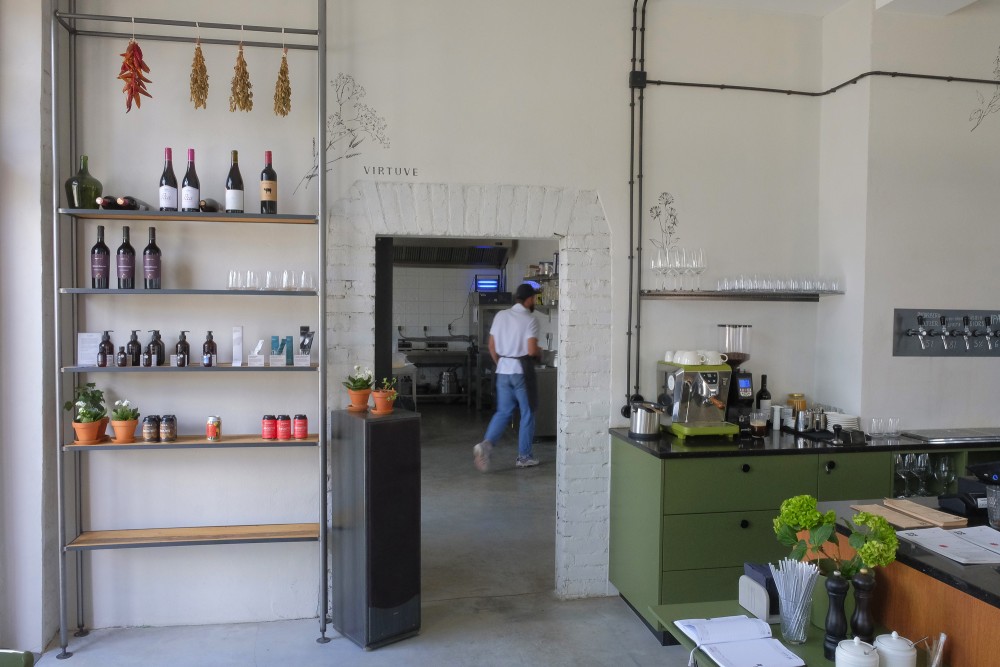 Paštaisītas kūpinātas desas, Restorāns "KOPA Taste"