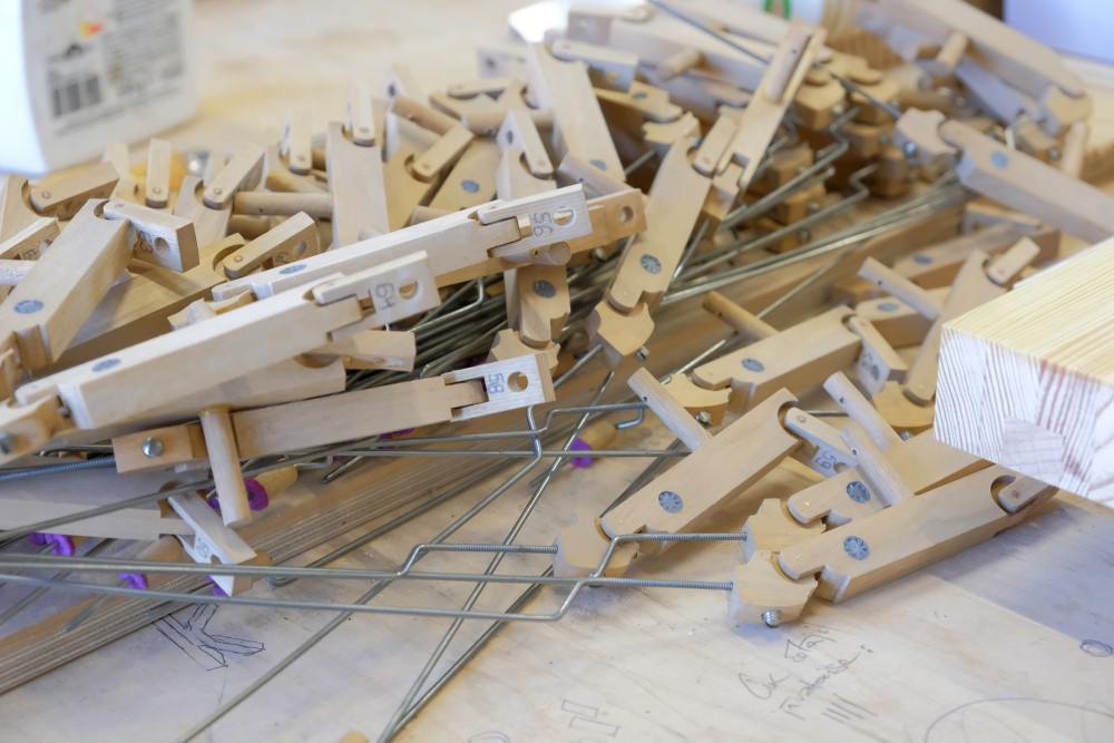 Pasaulē lielākās klavieres top Kuldīgā