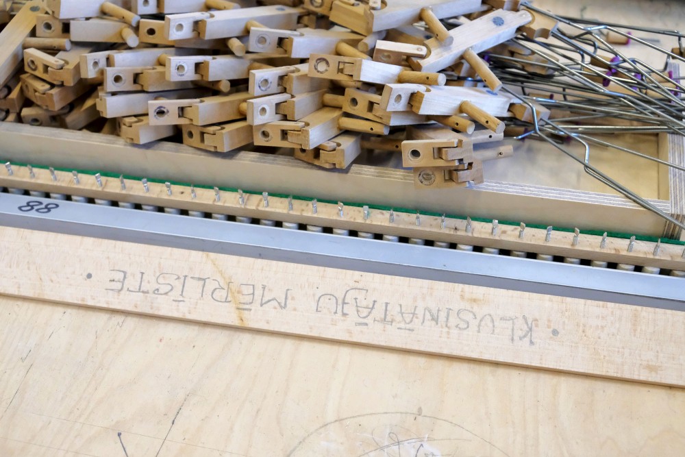 Pēc pasūtījuma izgatavotas klavieres