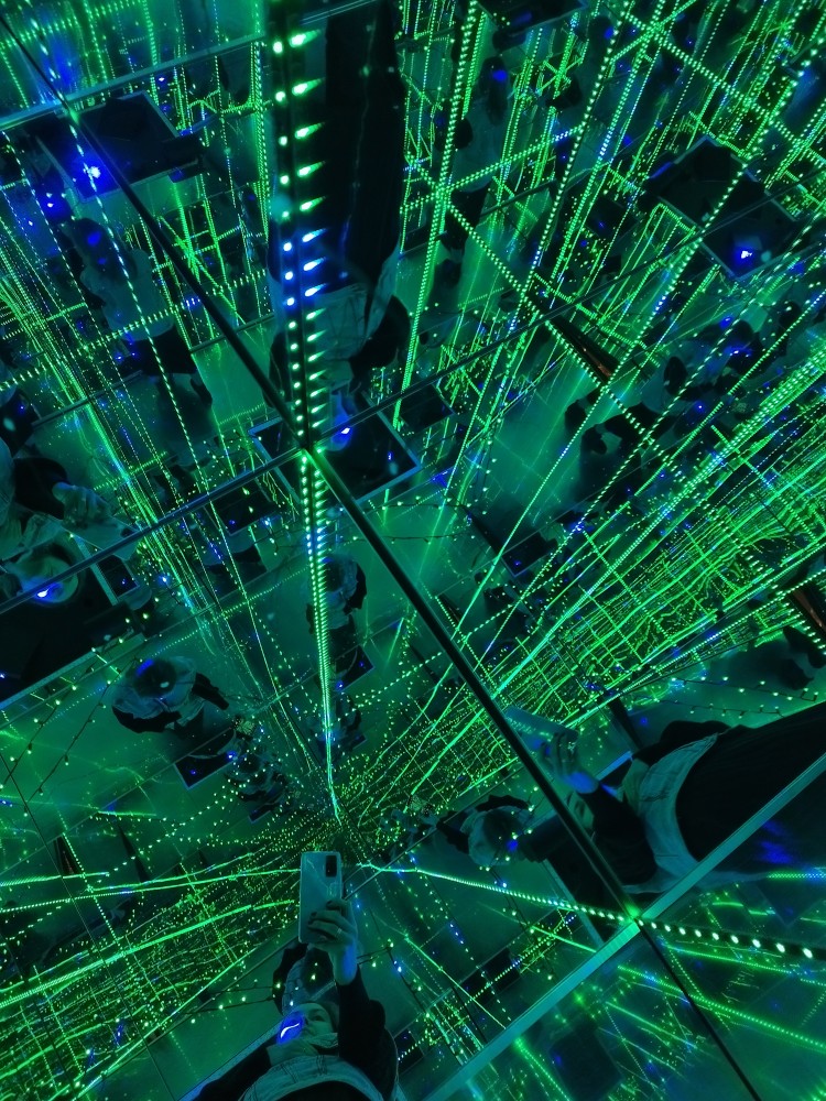 Spoguļefekti, piedzīvojumu telpa VISUMNĪCA