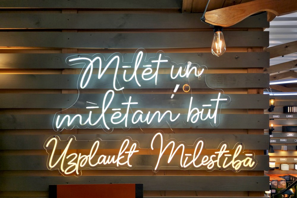Dekoratīvie LED neona uzraksti un svētku dekorācijas, Kurzeme