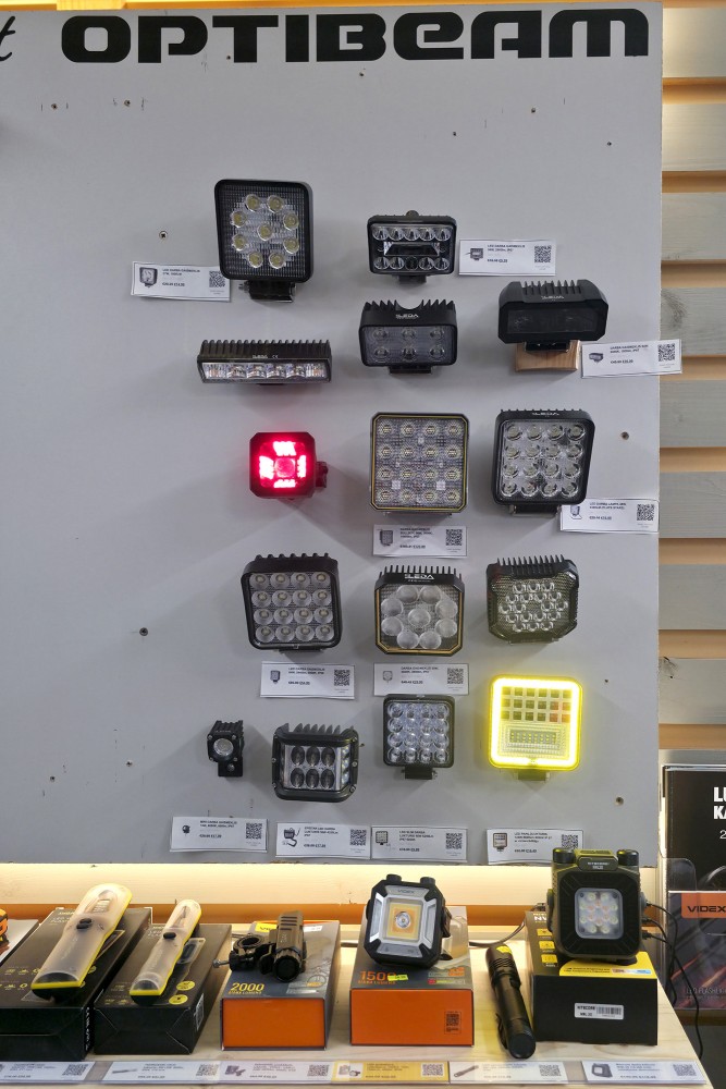 Auto LED darba gaismas un rokas lukturi, Kurzeme