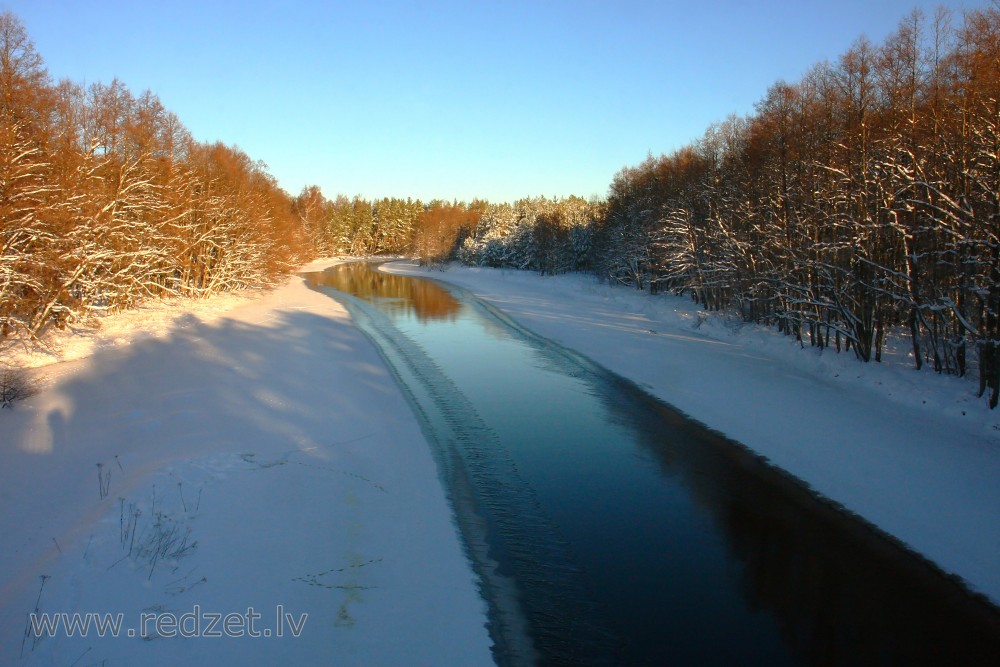 Irbes upe ziemā