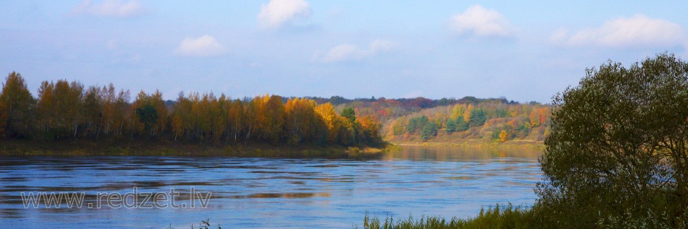 Daugava pie Naujenes Rudenī