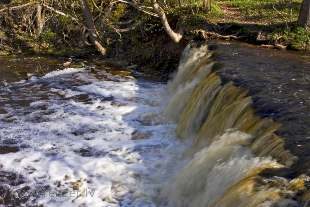 Ivande Lower Waterfall (Ivandes rumba)