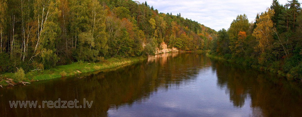 Gaujas panorāma pie Velnalas klintīm Siguldā