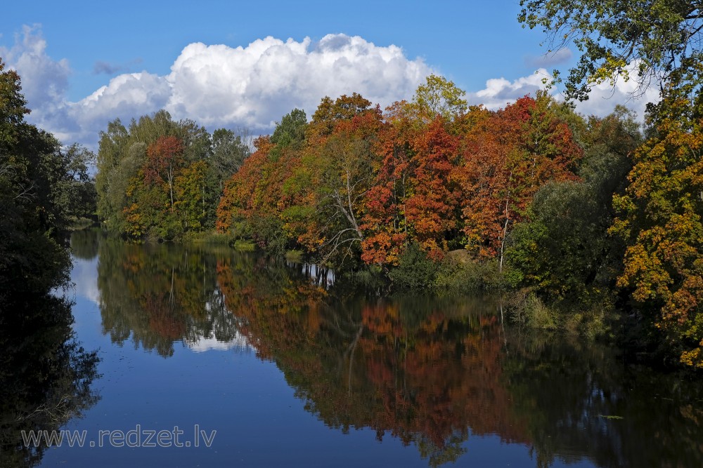 Rudens krāšņums Iecavas krastos Ozolniekos