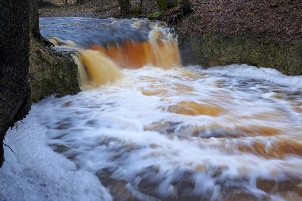 Ivande upper waterfall in the January Thaw