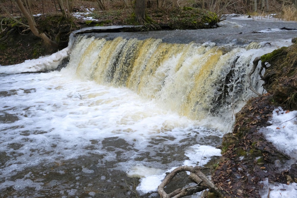 Ivande Lower Waterfall (Ivandes rumba)