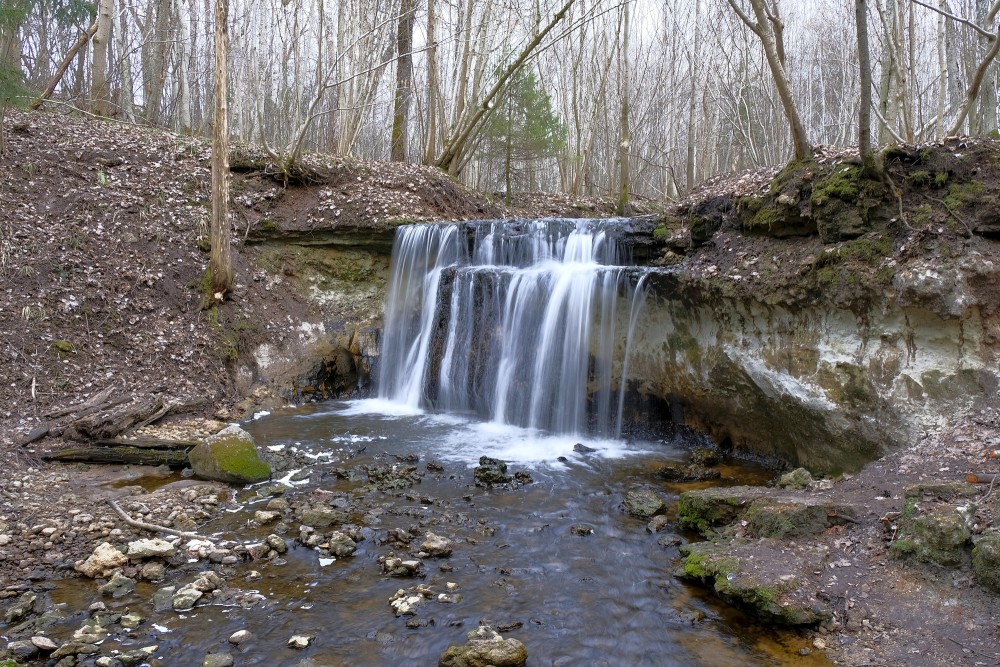 Dauda Waterfall in Early Spring