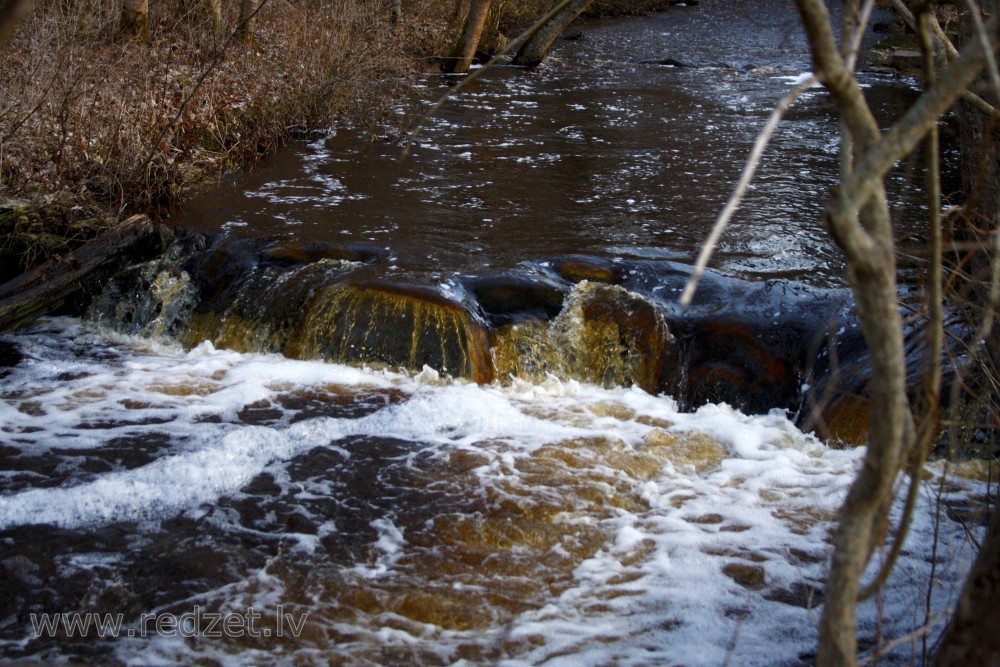 Neliels ūdenskritums aiz Īvandes apakšēja ūdenskrituma Neliels ūdenskritums aiz Īvandes apakšēja ūdenskrituma