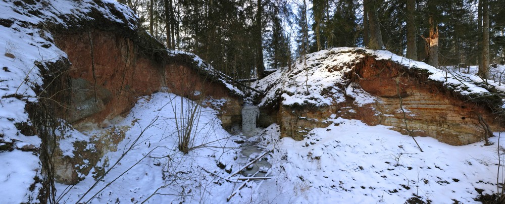 Omiķi Ravine Panorama and Frozen Waterfall