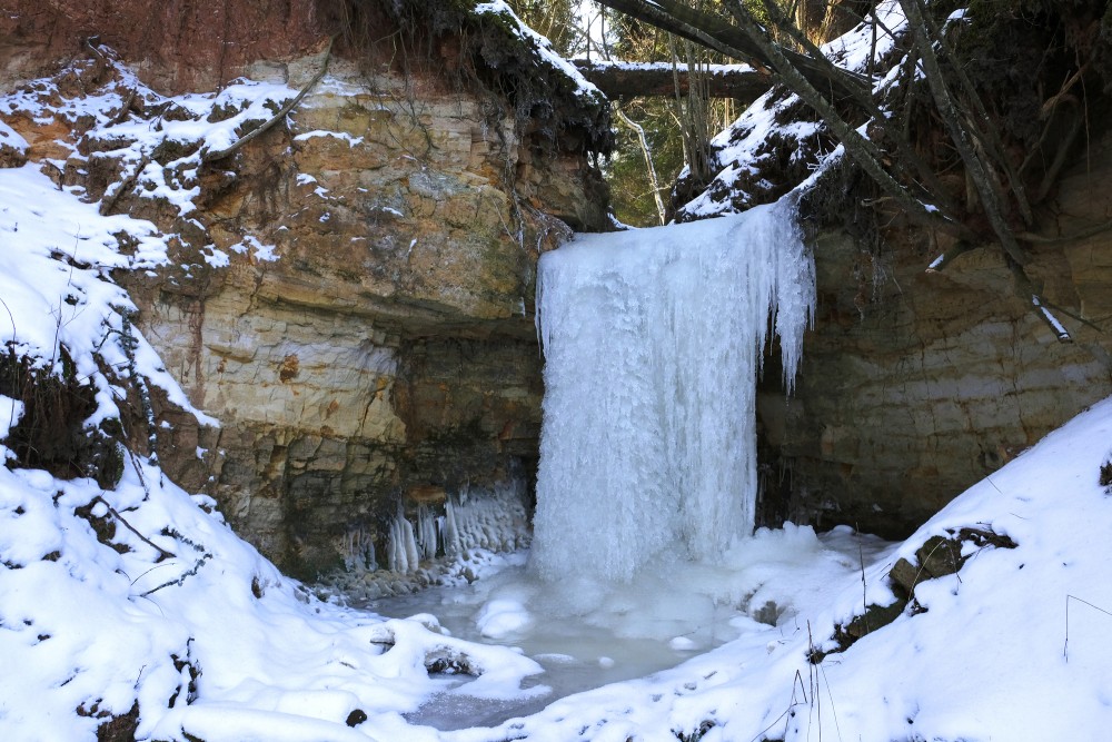 Omiķi Ravine Frozen Waterfall