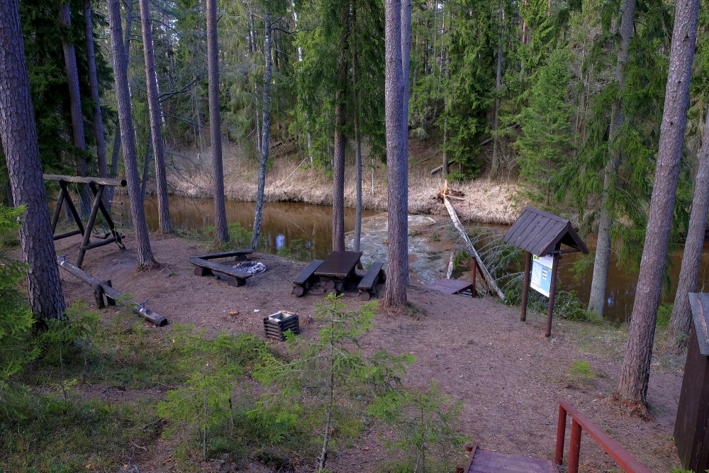 Rest Place By The River Roja