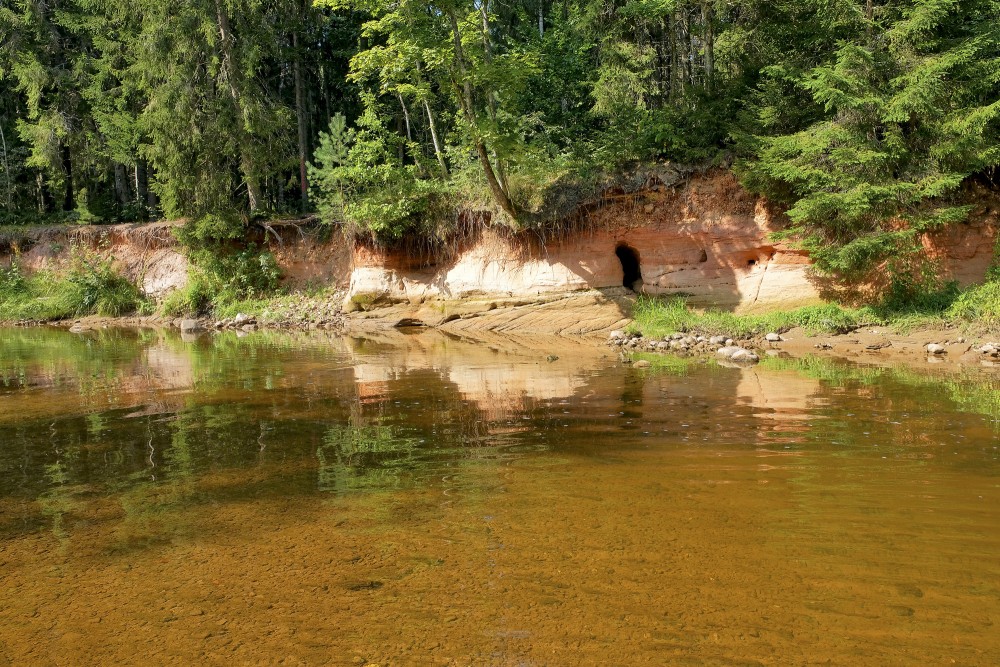 Smilšakmens atsegumi pie Amatas