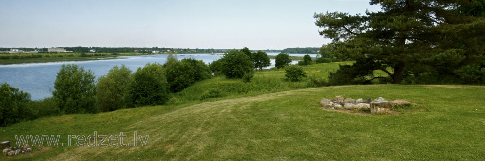 Sausā Daugava pie Doles muižas