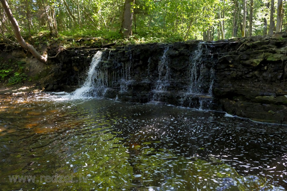 Ivande Lower Waterfall (Ivandes rumba)