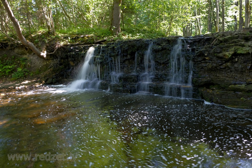 Ivande Lower Waterfall (Ivandes rumba)