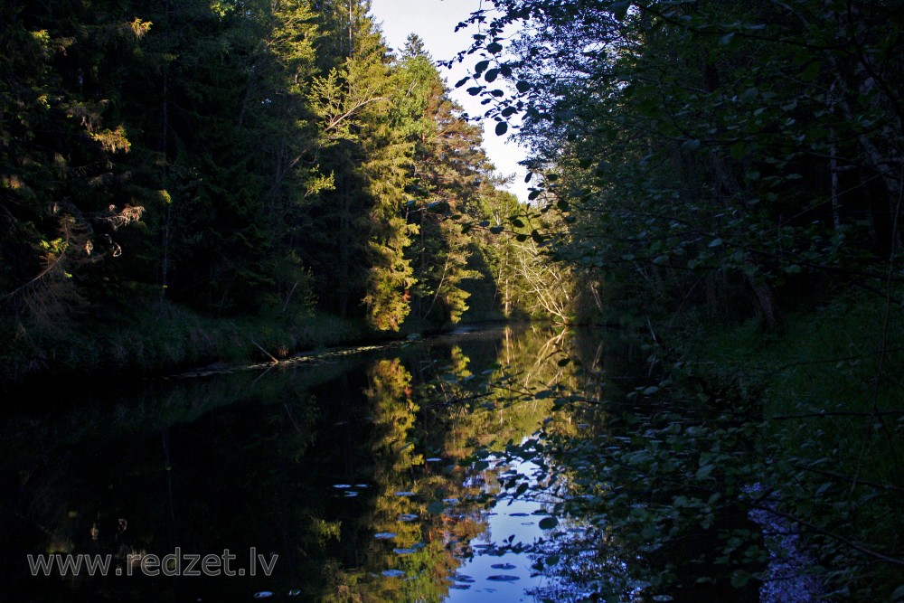 Rojas upe netālu pirms ietekas jūrā