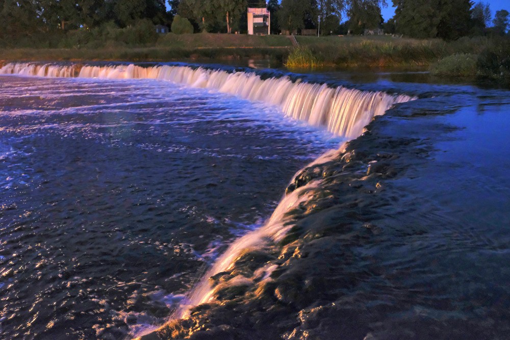 Ventas rumbas šķērsošana naktī