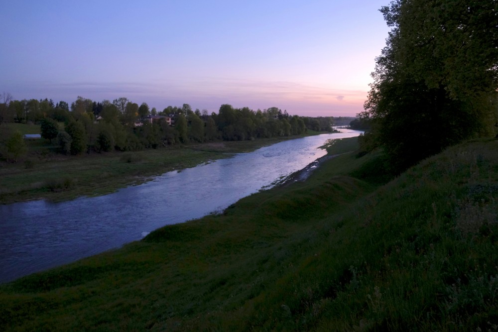 Mūsa pie Bauskas naktī