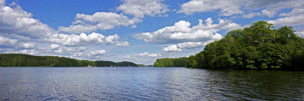 Daugava pie Vīlandes estrādes