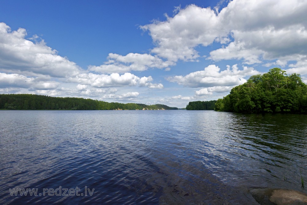 Daugava pie Vīlandes estrādes