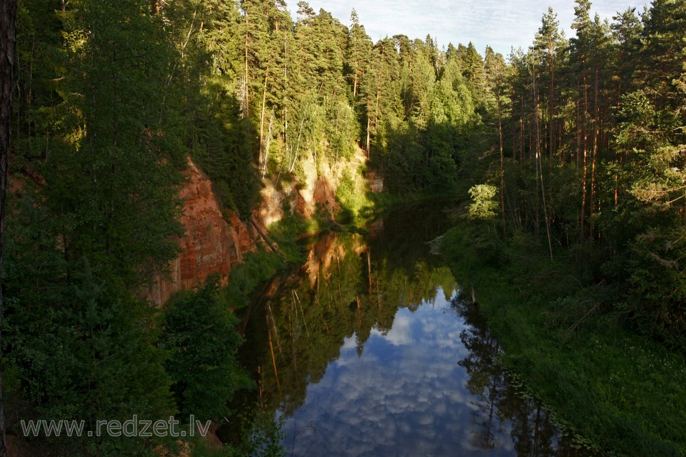 Salaca pie Neļķu klintīm