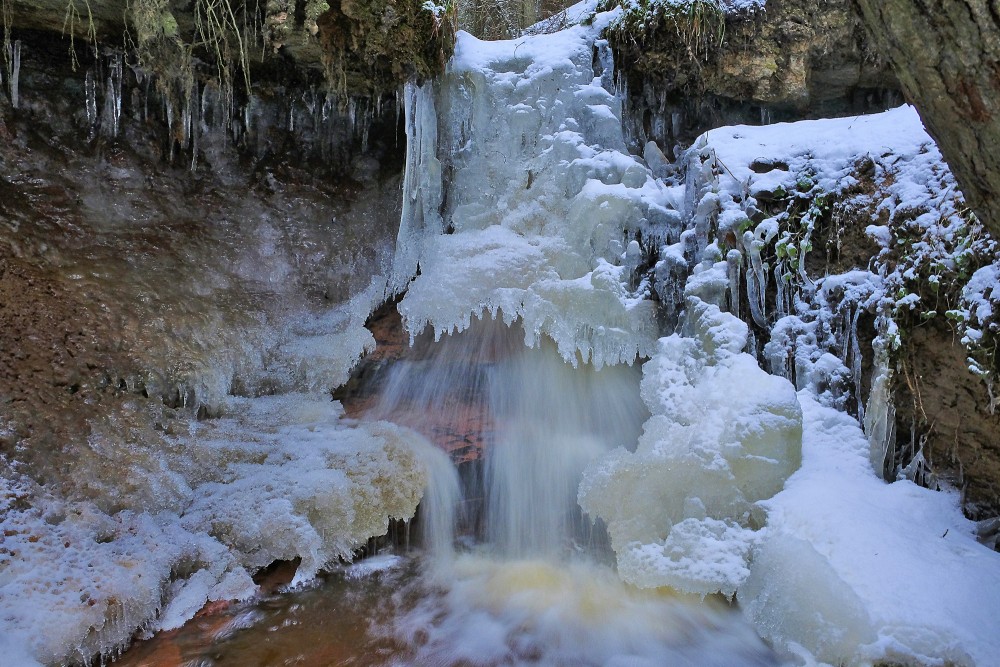 Zartapu Waterfall in Winter