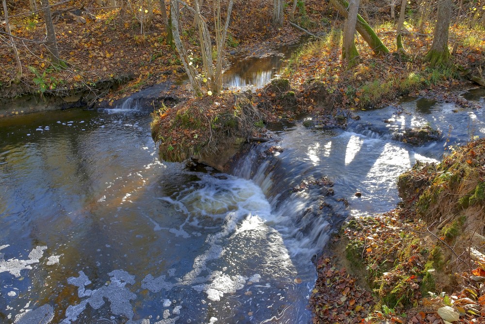 Jaunvilku ūdenskritums rudenī Jaunvilku ūdenskritums rudenī