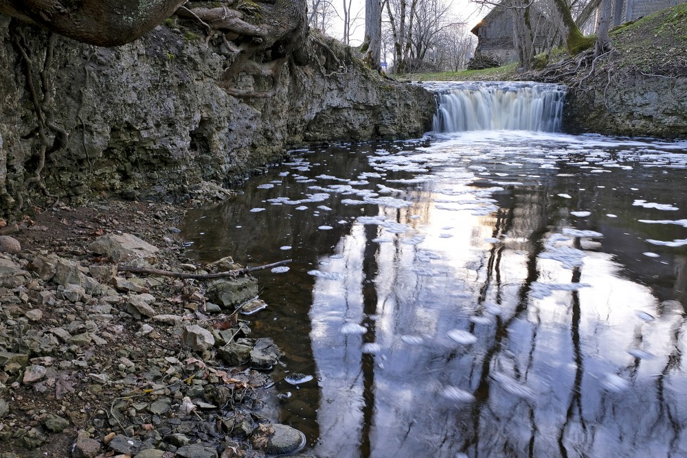 Īvandes augšējais ūdenskritums pavasarī