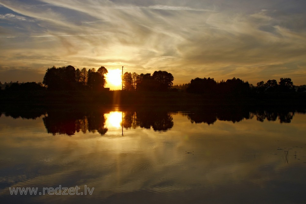 Saulriets Daugavā pie Līvāniem