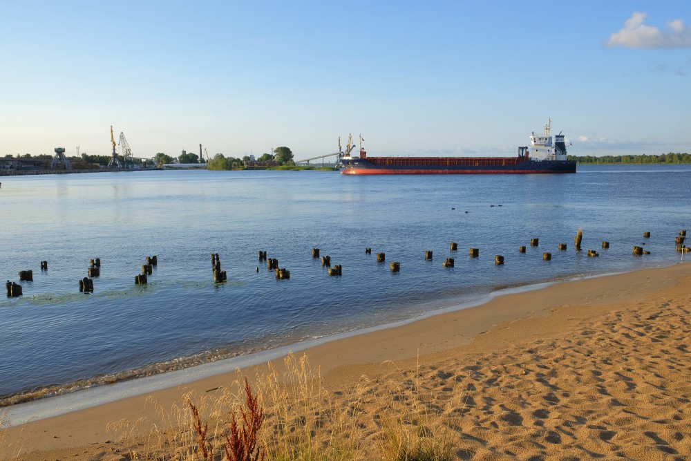 Daugava pie Mangaļsalas