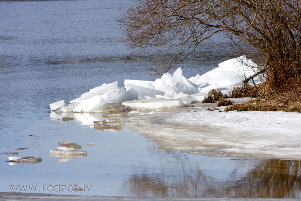Ledus iešana Daugavā