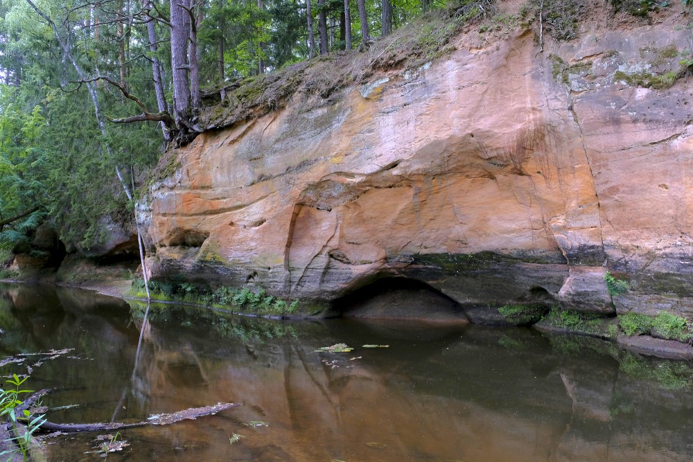 Lūrmaņi Cliffs