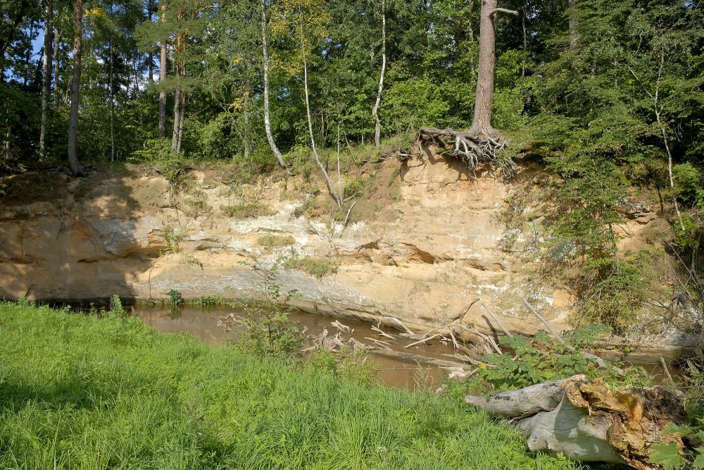 Lūrmaņi Cliffs