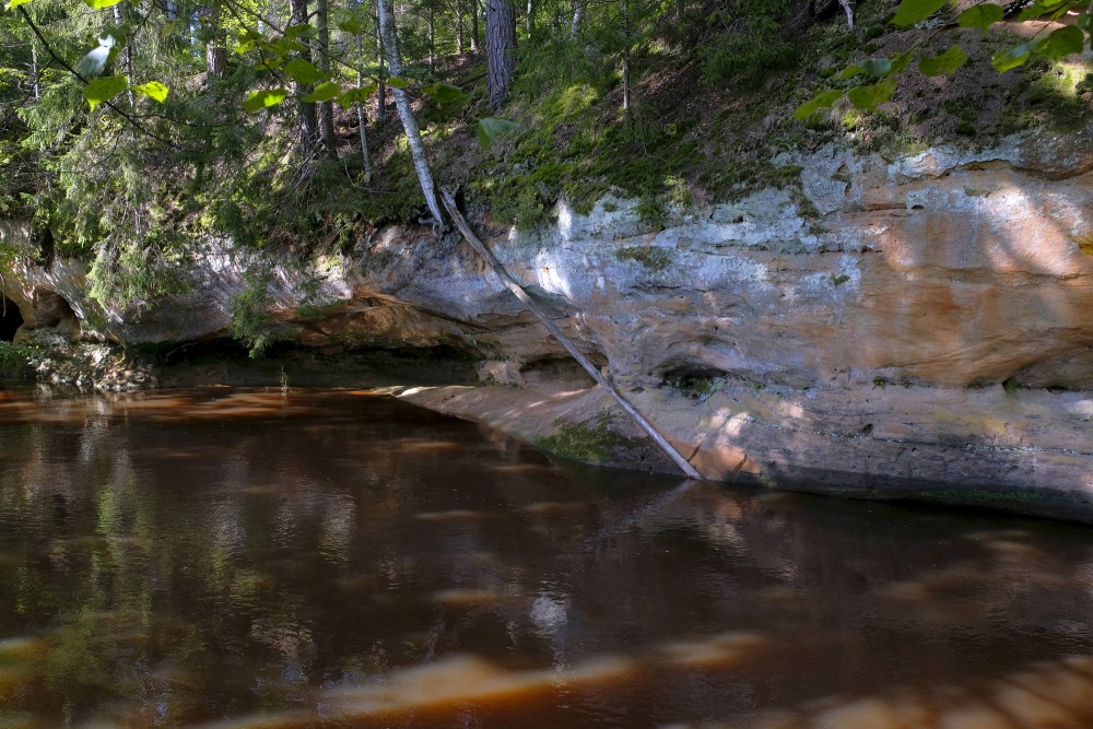 Lūrmaņi Cliffs, Roja River