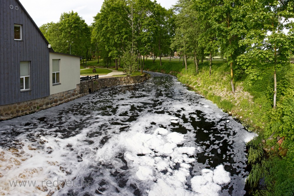 Podvāzes upe Biržos