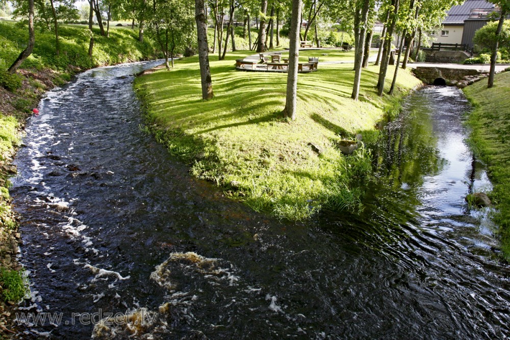 Podvāzes upe Biržos