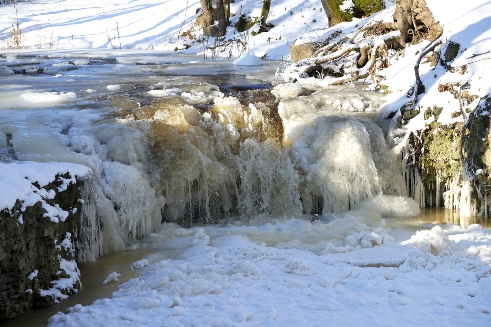 Frozen Ivande upper waterfall