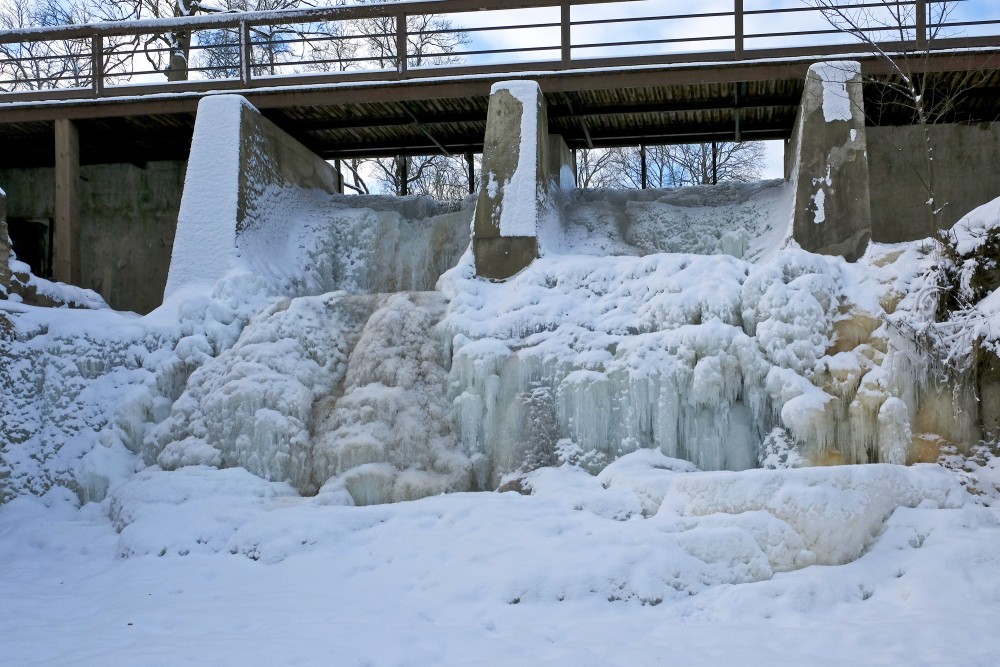 Frozen Alekšupīte Waterfall